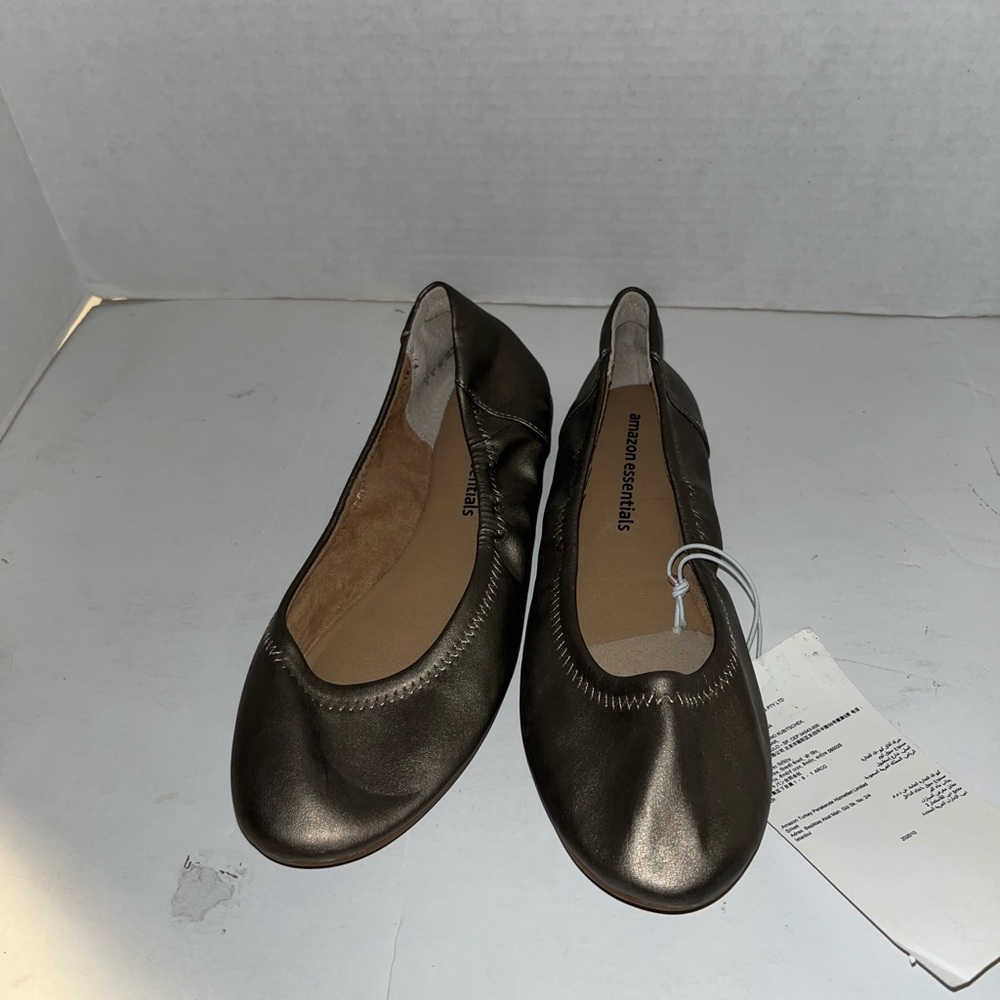Amazon essentials silver flats